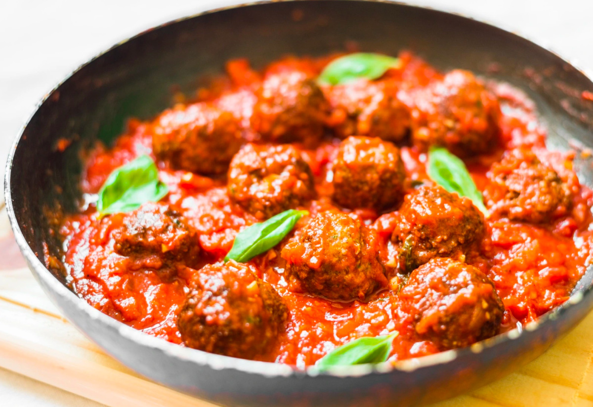 Albondiga con salsa de tomate